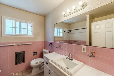 Welcome Home to 100 Cerritos Ave, where retro charm and Long - photo 19