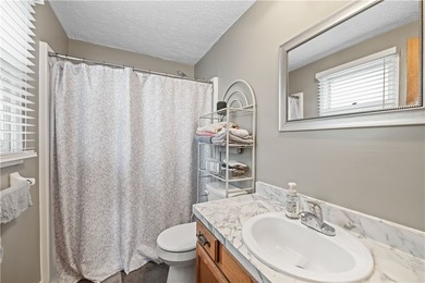 Meticulously maintained 4 bedroom and 2.5 bath split-level in - photo 20