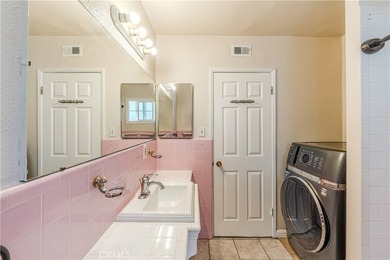 Welcome Home to 100 Cerritos Ave, where retro charm and Long - photo 21