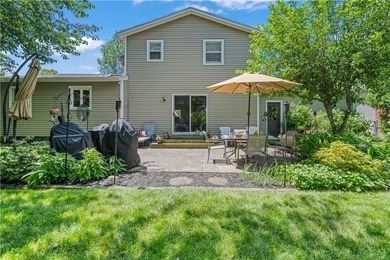 Meticulously maintained 4 bedroom and 2.5 bath split-level in - photo 31