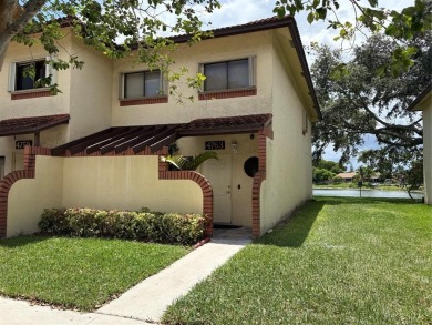 Lake Townhome/Townhouse For Sale in Sunrise, Florida