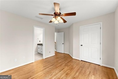 Welcome to this exceptional 6-bedroom, 4-bathroom home in the - photo 32
