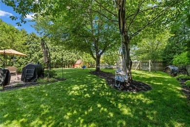 Meticulously maintained 4 bedroom and 2.5 bath split-level in - photo 33