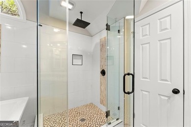 Welcome to this exceptional 6-bedroom, 4-bathroom home in the - photo 42