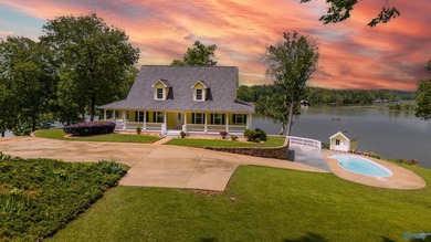 Waterfront Estate - Welcome to a rare offering w/412+/- feet of - photo 1