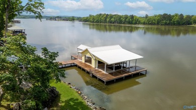 Waterfront Estate - Welcome to a rare offering w/412+/- feet of - photo 5