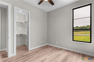 EXQUISITE NEW CONSTRUCTION BY KCE HOMES IN STONE LAKE TRAILS! - photo 9