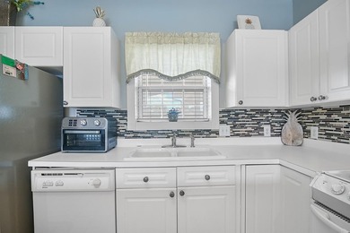 Welcome to this beautifully maintained 2-bedroom, 2-bathroom - photo 8