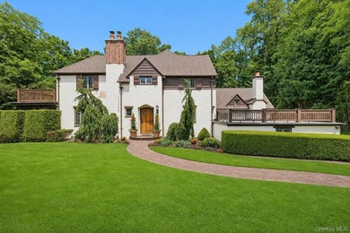 There are homes that present beautifully in photographs, and - photo 1