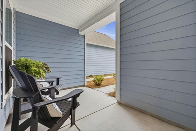 This well maintained 2 bedroom, 2 bathroom home attached villa - photo 4