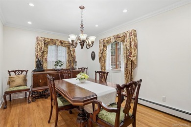 There are homes that present beautifully in photographs, and - photo 4