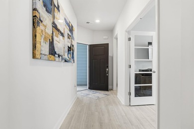 This well maintained 2 bedroom, 2 bathroom home attached villa - photo 5
