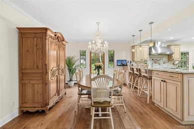 There are homes that present beautifully in photographs, and - photo 6