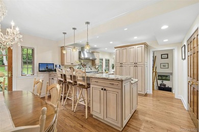 There are homes that present beautifully in photographs, and - photo 7