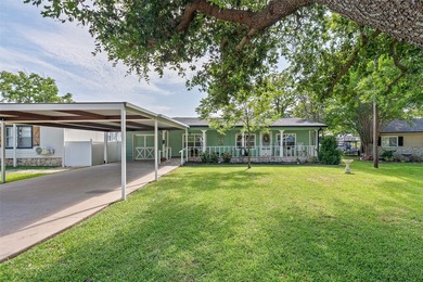 Lake Granbury Home Sale Pending in Granbury Texas