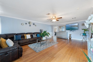 Welcome to your dream home near beautiful Lake Osborne! This - photo 3