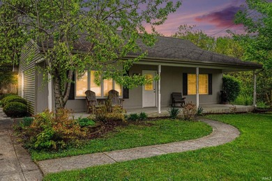 Enjoy year round living in this 940 sq.ft. gem, that has been - photo 1
