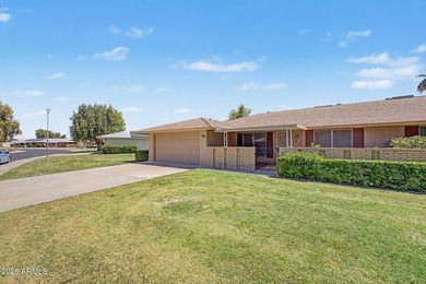 Come see this charming, move in ready 2BR/2BA patio home in the - photo 2
