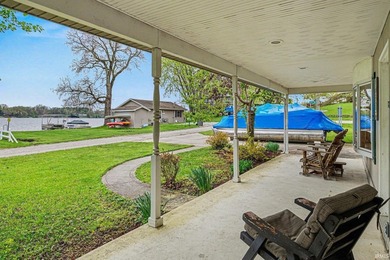 Enjoy year round living in this 940 sq.ft. gem, that has been - photo 2