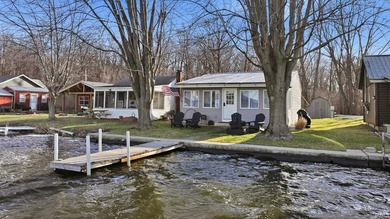 Welcome to effortless lake living on beautiful Big Barbee Lake - photo 1