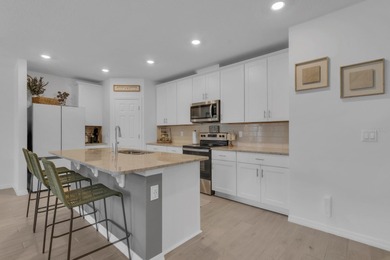 Beautiful 2023-built home, move-in ready! This residence - photo 13