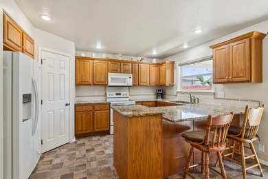 Welcome to this beautifully maintained 3-bedroom, 2-bath - photo 14
