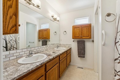 Welcome to this beautifully maintained 3-bedroom, 2-bath - photo 20
