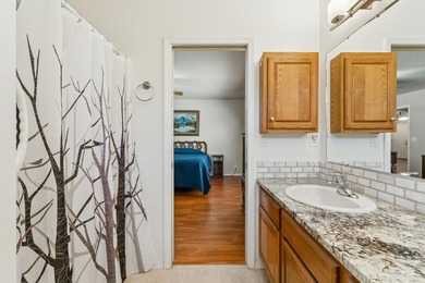 Welcome to this beautifully maintained 3-bedroom, 2-bath - photo 21