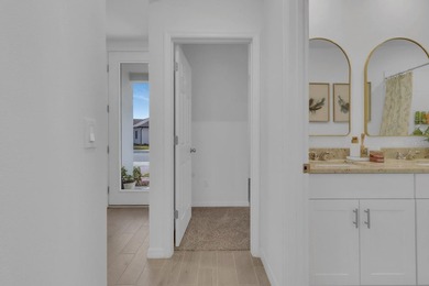 Beautiful 2023-built home, move-in ready! This residence - photo 23