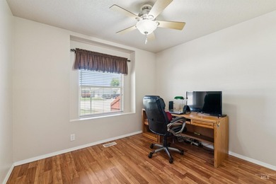 Welcome to this beautifully maintained 3-bedroom, 2-bath - photo 24