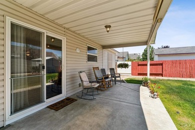 Welcome to this beautifully maintained 3-bedroom, 2-bath - photo 30