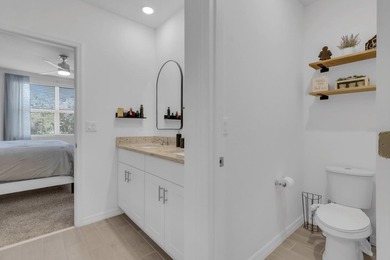 Beautiful 2023-built home, move-in ready! This residence - photo 30