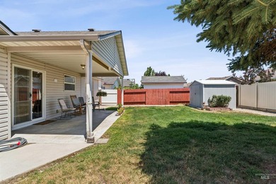 Welcome to this beautifully maintained 3-bedroom, 2-bath - photo 32