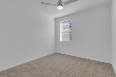 Beautiful 2023-built home, move-in ready! This residence - photo 32