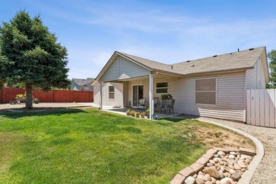 Welcome to this beautifully maintained 3-bedroom, 2-bath - photo 34