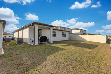 Beautiful 2023-built home, move-in ready! This residence - photo 37