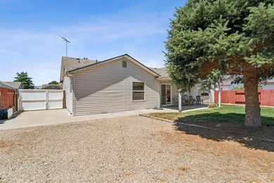 Welcome to this beautifully maintained 3-bedroom, 2-bath - photo 38