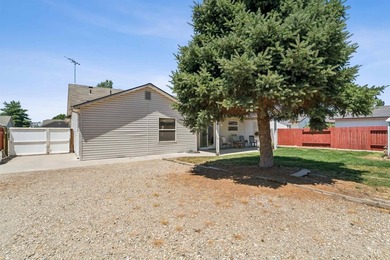 Welcome to this beautifully maintained 3-bedroom, 2-bath - photo 39