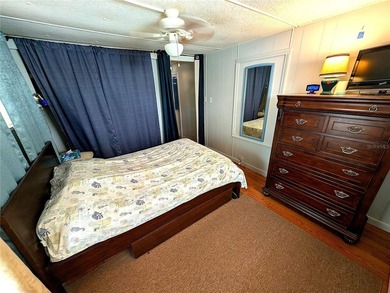 Move-in ready and full of charm, this updated 1 bed/1 bath home - photo 3