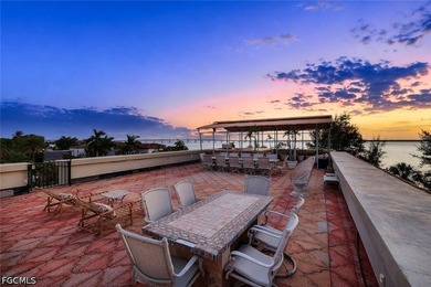 Panoramic riverfront views and 1.33 acres of privacy directly - photo 4