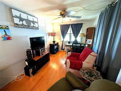 Move-in ready and full of charm, this updated 1 bed/1 bath home - photo 4
