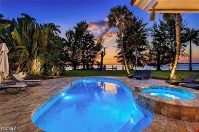 Panoramic riverfront views and 1.33 acres of privacy directly - photo 7