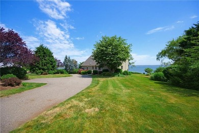Tucked away on a quiet cul-de-sac, this exceptional waterfront - photo 2