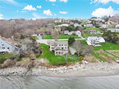 Tucked away on a quiet cul-de-sac, this exceptional waterfront - photo 4