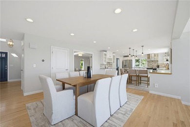 Tucked away on a quiet cul-de-sac, this exceptional waterfront - photo 10