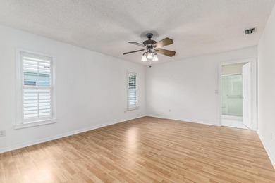 BRAND NEW METAL ROOF 2022! Spacious, well-maintained 3-bedroom - photo 11