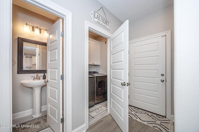 A gorgeous, well-maintained 3 bedroom, 2 1/2 bath home, plus a - photo 14