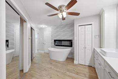 Tucked away in the prestigious waterfront enclave of Shorewood - photo 19