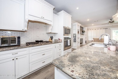 A gorgeous, well-maintained 3 bedroom, 2 1/2 bath home, plus a - photo 20