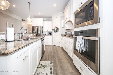 A gorgeous, well-maintained 3 bedroom, 2 1/2 bath home, plus a - photo 21